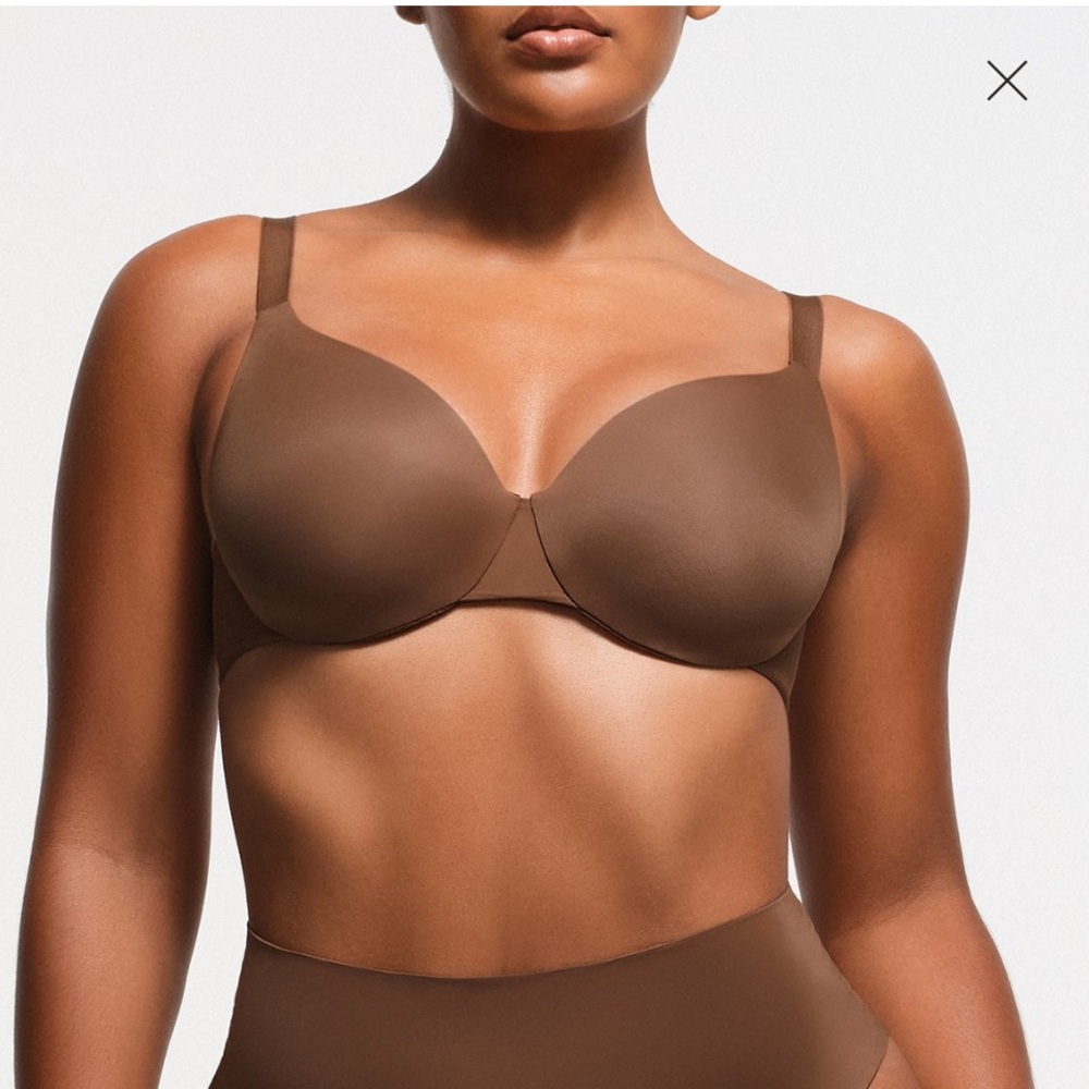 NWT SKIMS SMOOTHING INTIMATES FULL COVERAGE BRA
LIGHTLY LINED  SIZE 34 B JASPER